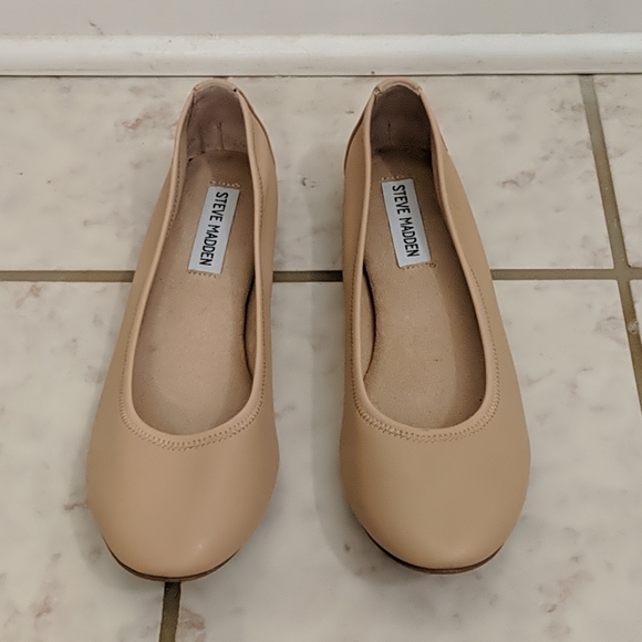 EUC Steve Madden Nude Ballet Flats, Size 7M - Picture 1 of 4